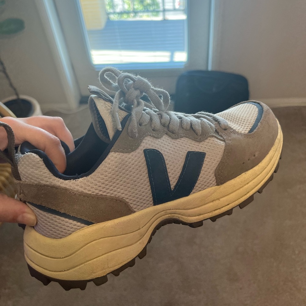 Veja Venturi Sneakers Size 7